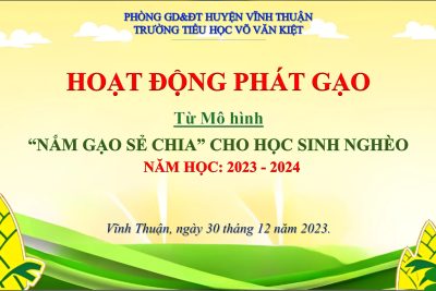 Hoạt động phát gạo từ Mô hình “Năm gạo sẻ chia” năm học 2023-2024