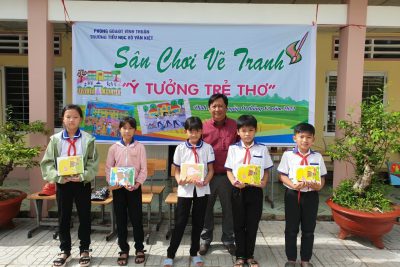 Liên đội tổ chức mô hình “Sân chơi ý tưởng trẻ thơ” cho học sinh từ lớp 1 đến lớp 5 tại trường Tiểu học Võ Văn Kiệt